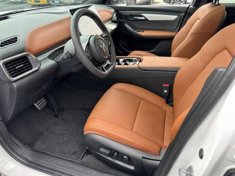 2025 VinFast VF8 Plus