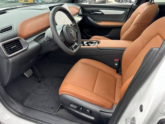 2025 VinFast VF8 Plus