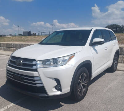 2017 Toyota Highlander for sale at Texas National Auto Sales LLC in San Antonio TX