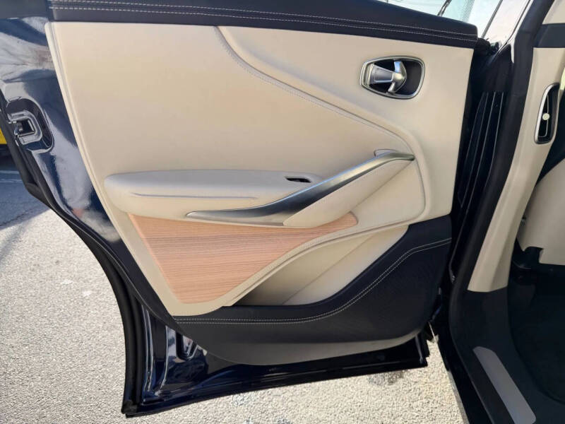 2021 Aston Martin DBX