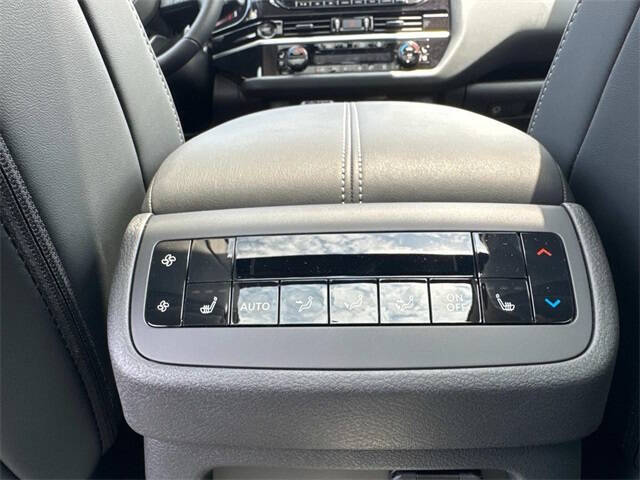 2025 Nissan Pathfinder Platinum