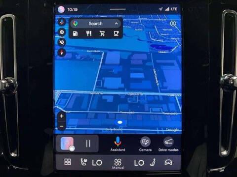 2025 Volvo XC40 B5 Plus Bright Theme