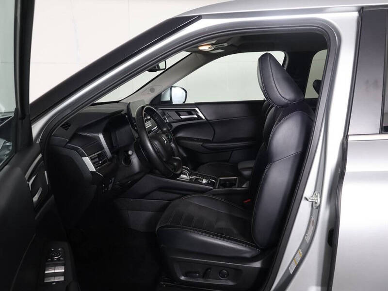 2024 Mitsubishi Outlander PHEV SE