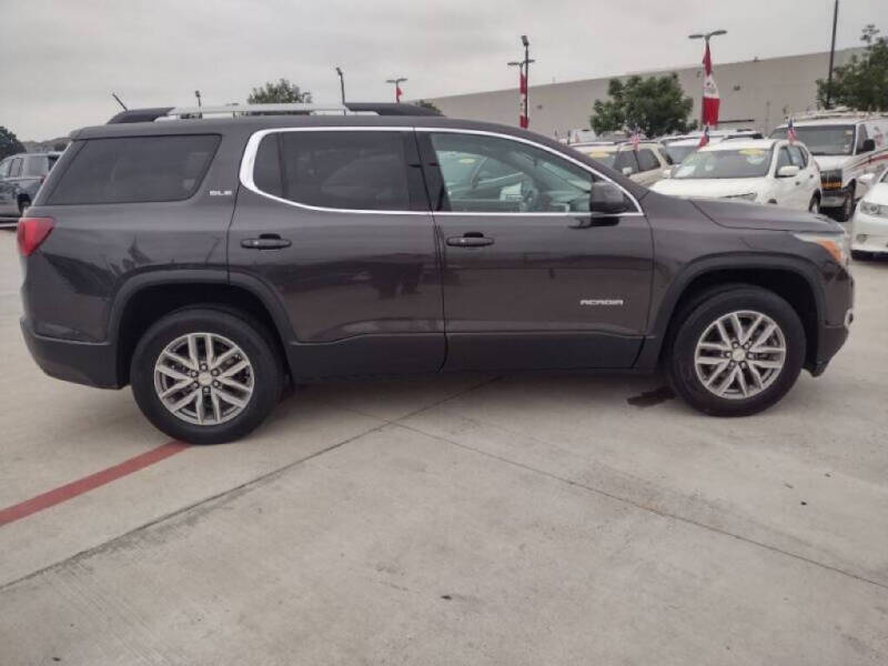 2017 GMC Acadia SLE-2