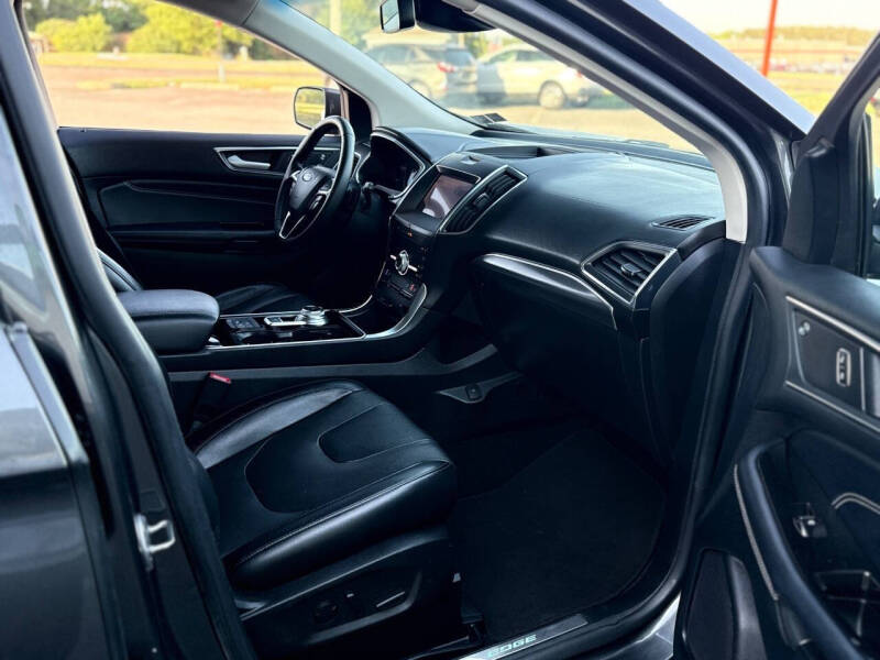 2020 Ford Edge Titanium