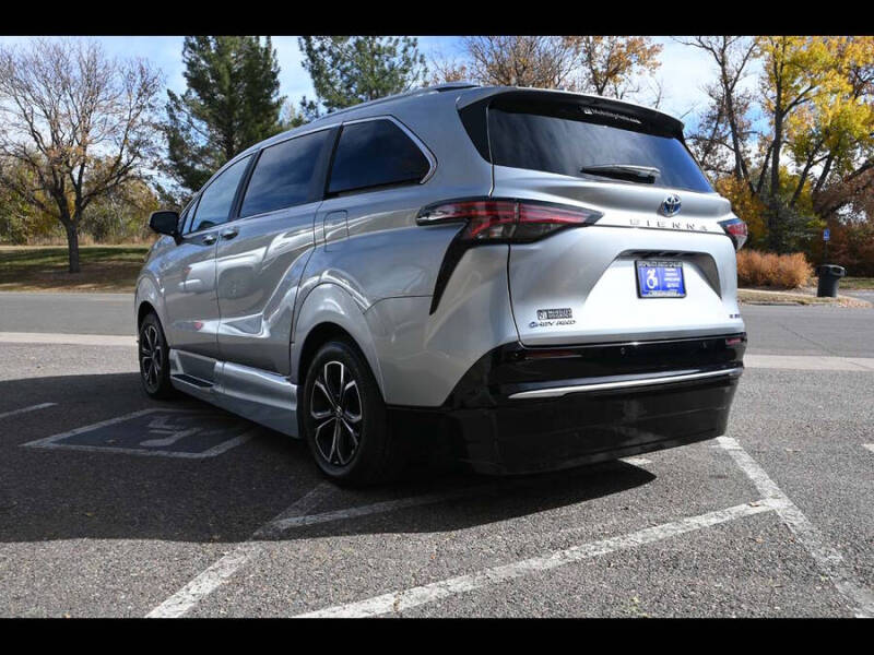 2025 Toyota Sienna Platinum 7-Passenger