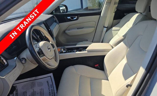 2024 Volvo XC60 B5 Plus Dark Theme