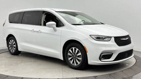 2022 Chrysler Pacifica Hybrid Touring L