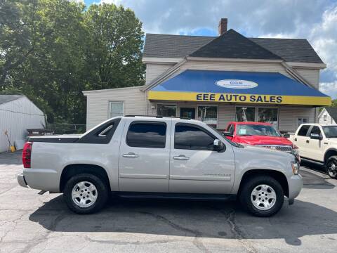 2007 Chevrolet Avalanche for sale at EEE AUTO SERVICES AND SALES LLC in Cincinnati OH