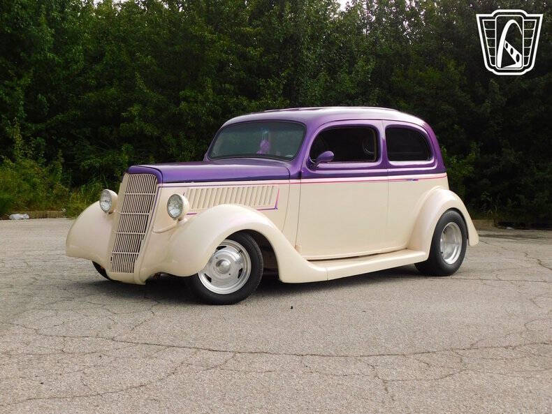 1935 Ford Tudor