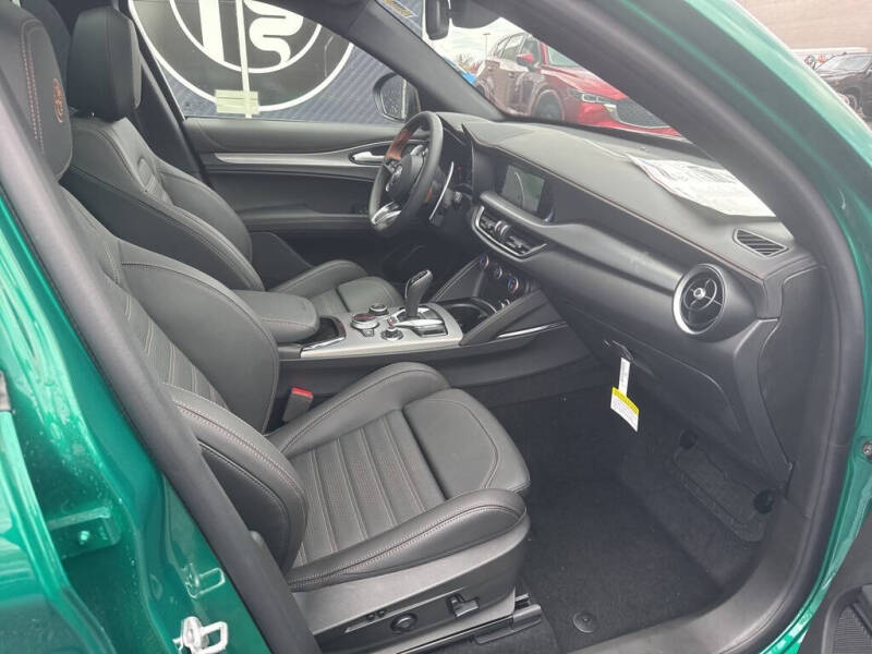 2025 Alfa Romeo Stelvio Intensa