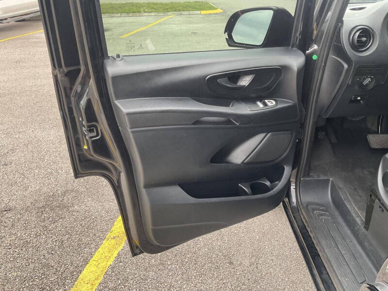 2019 Mercedes-Benz Metris Worker Passenger