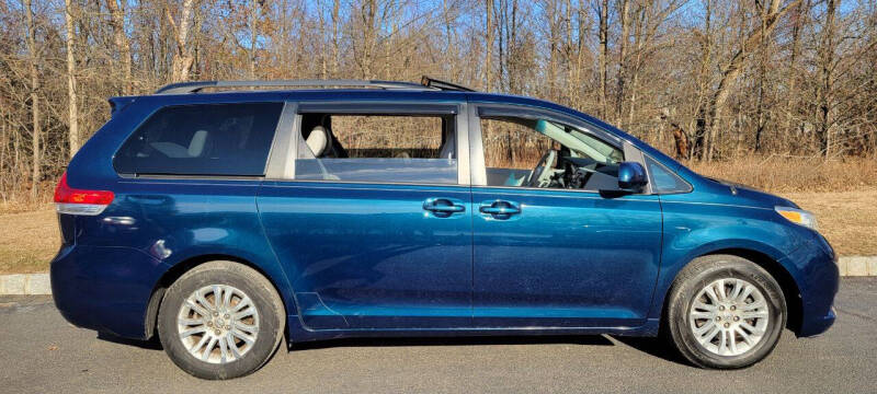 2011 Toyota Sienna XLE 8-Passenger