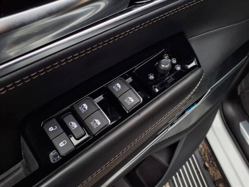 2023 Jeep Grand Wagoneer Obsidian