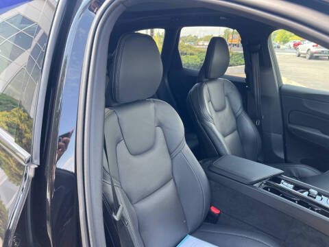 2024 Volvo XC60 Recharge T8 Ultimate Black Edition