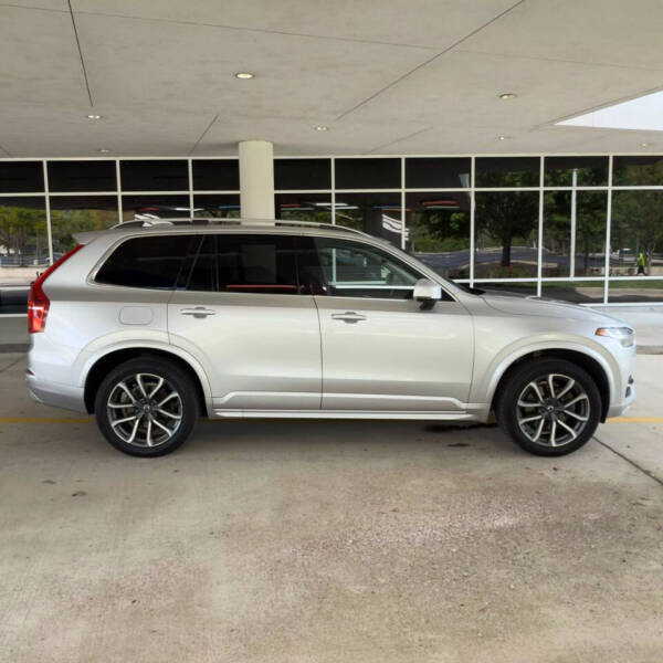 2019 Volvo XC90 T6 Momentum