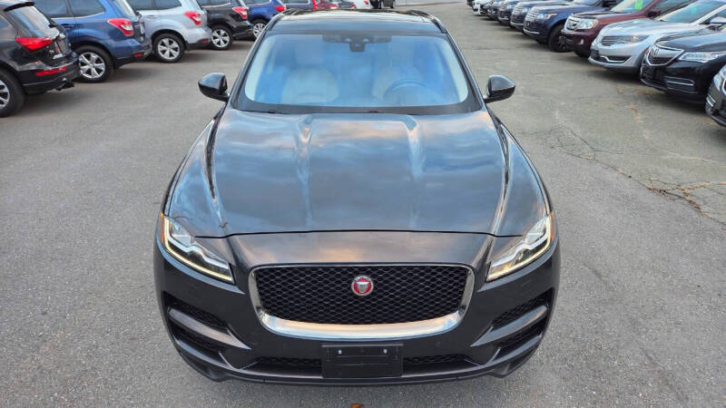 2017 Jaguar F-PACE Prestige photo 2