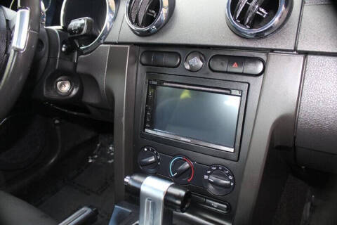 2005 Ford Mustang V6 Deluxe