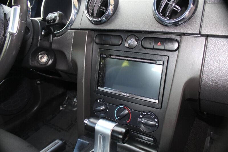 2005 Ford Mustang V6 Deluxe