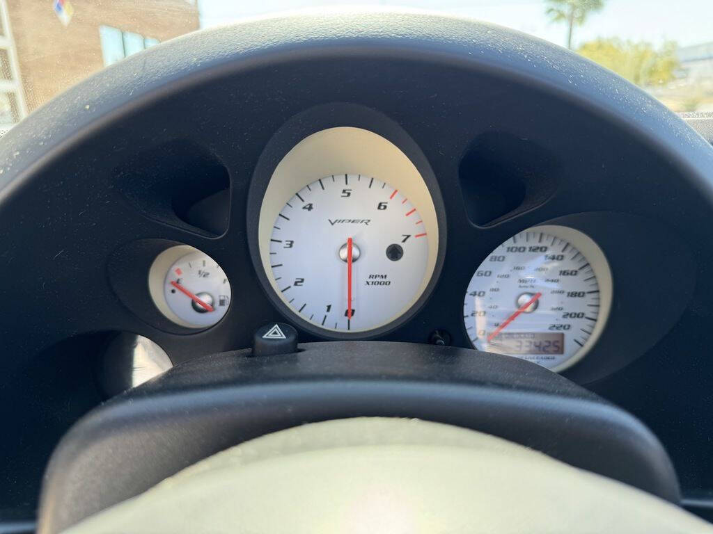 2003 Dodge Viper 17