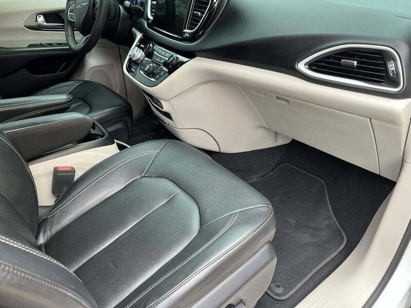 2022 Chrysler Pacifica Touring L