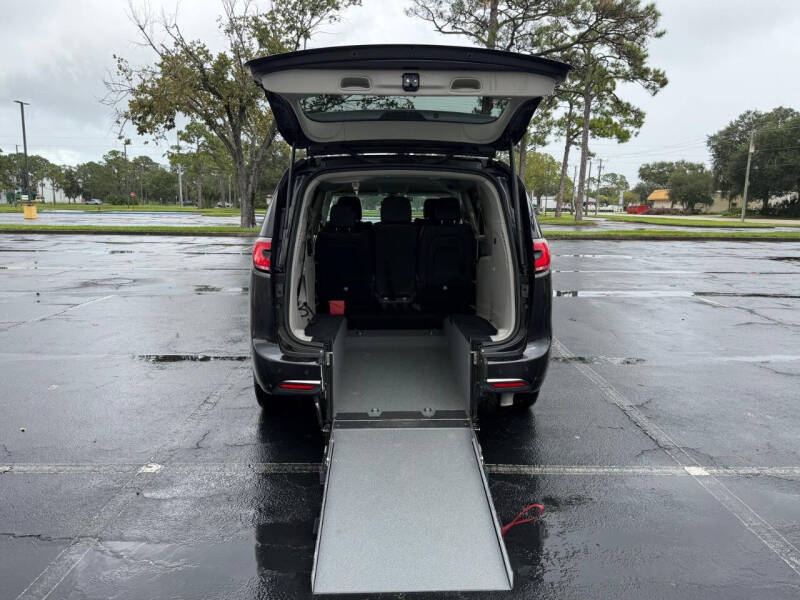 2022 Chrysler Pacifica Touring L