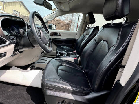 2017 Chrysler Pacifica Touring-L