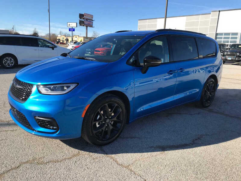2026 Chrysler Pacifica Select