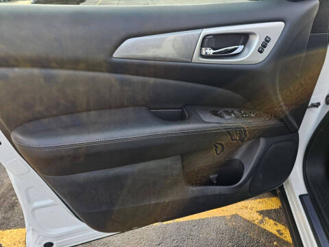 2017 Nissan Pathfinder SL