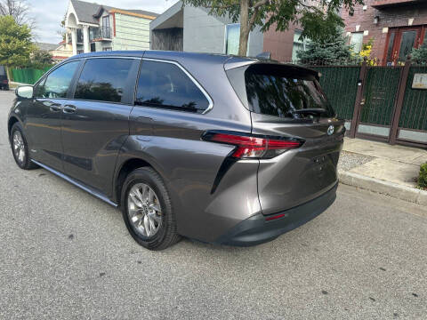 2021 Toyota Sienna LE 8-Passenger