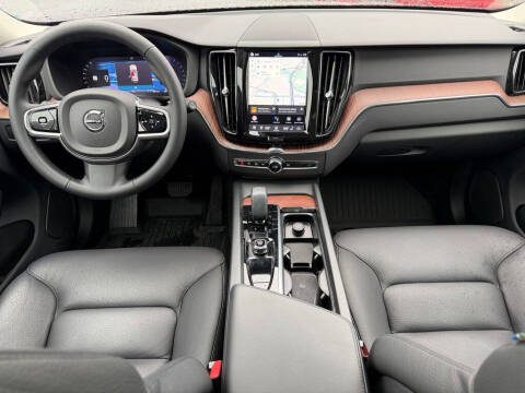 2023 Volvo XC60 B5 Plus Dark Theme