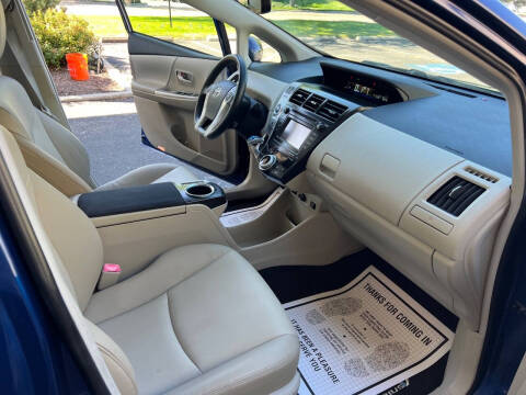 2013 Toyota Prius v Five