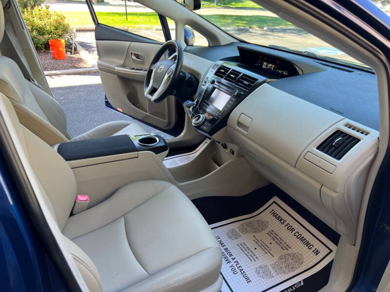 2013 Toyota Prius v Five