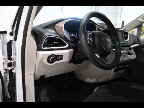 2024 Chrysler Voyager LX