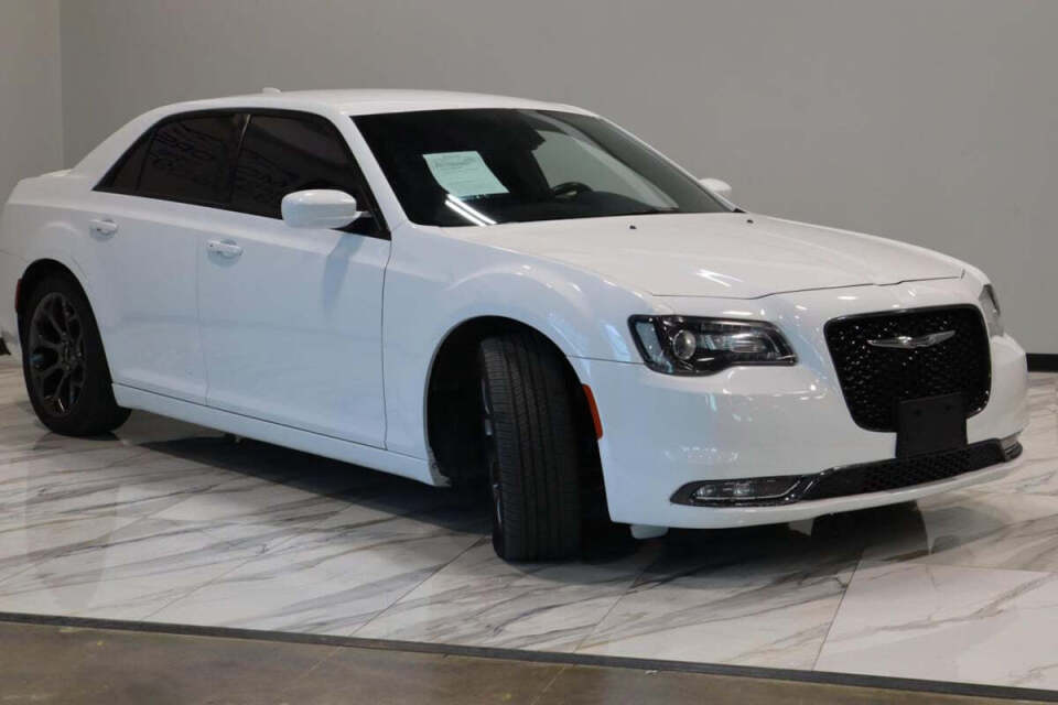 2017 Chrysler 300 for sale at IMD MOTORS, INC in Dallas, TX