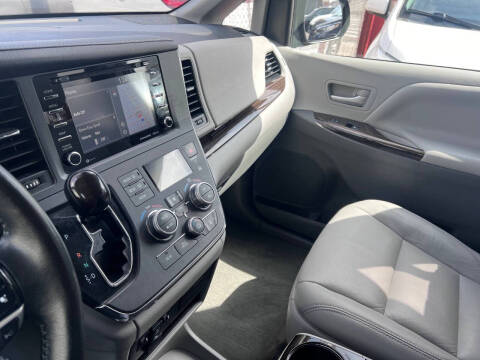 2019 Toyota Sienna XLE 8-Passenger