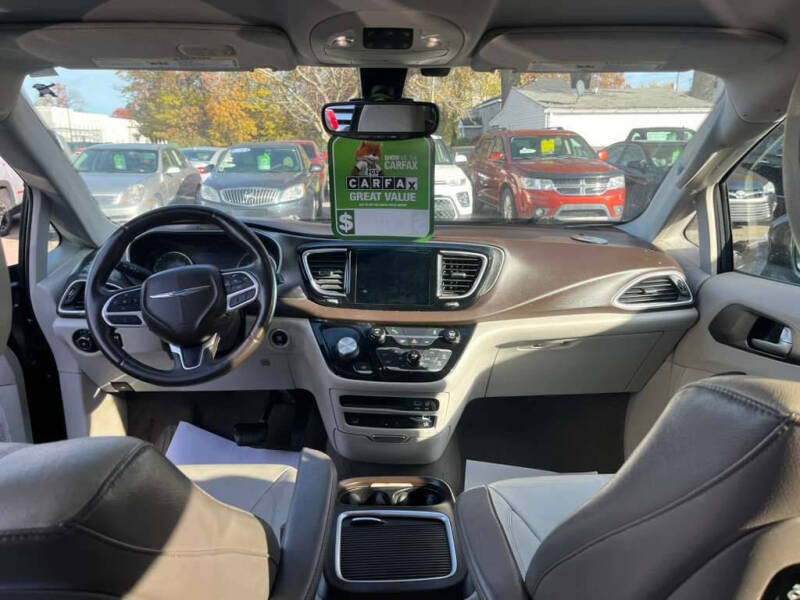 2017 Chrysler Pacifica Touring-L Plus