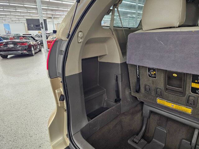 2014 Toyota Sienna LE 8-Passenger