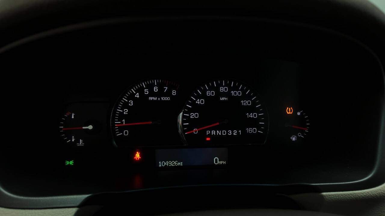 2009 Cadillac DTS 28