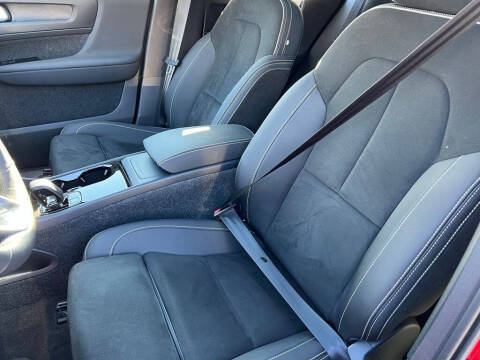 2022 Volvo C40 Recharge Pure Electric P8