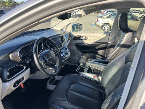 2017 Chrysler Pacifica Touring-L