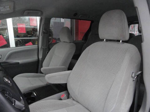 2019 Toyota Sienna LE 7-Passenger