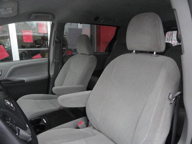 2019 Toyota Sienna LE 7-Passenger