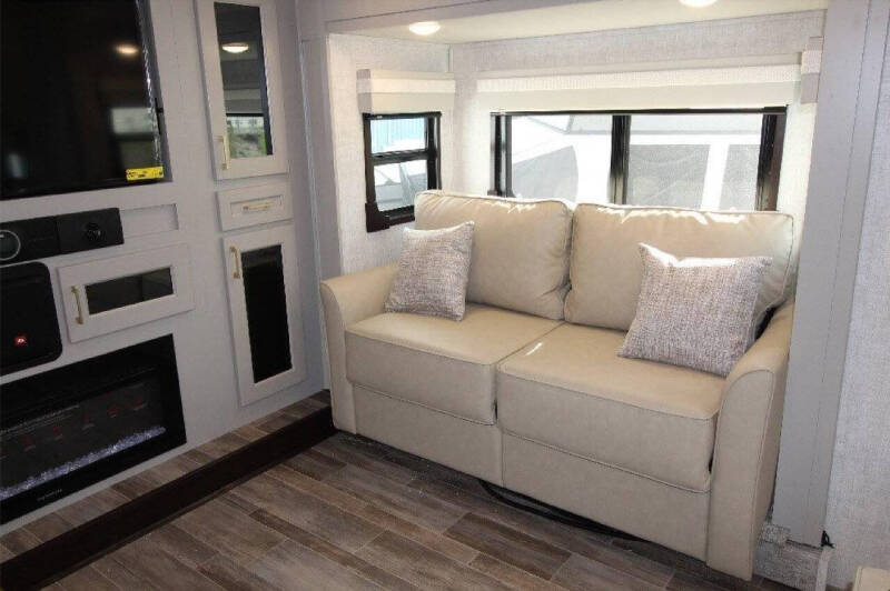 2021 Palomino Columbus 1492 389FL