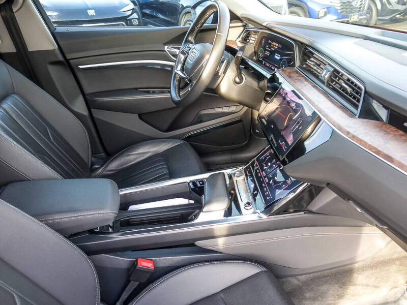 2019 Audi e-tron quattro Premium Plus