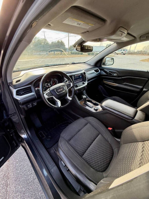 2017 GMC Acadia SLE-2