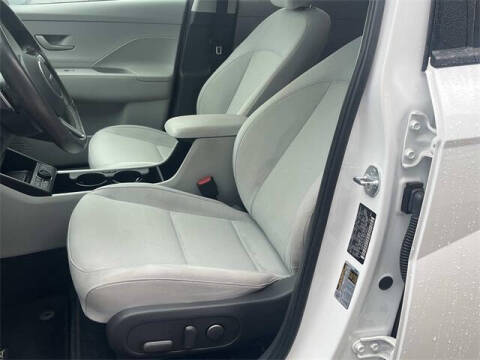 2025 Hyundai Kona SEL Convenience