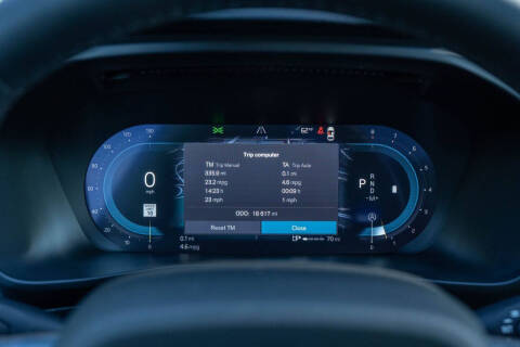 2024 Volvo XC40 B5 Ultimate Dark Theme