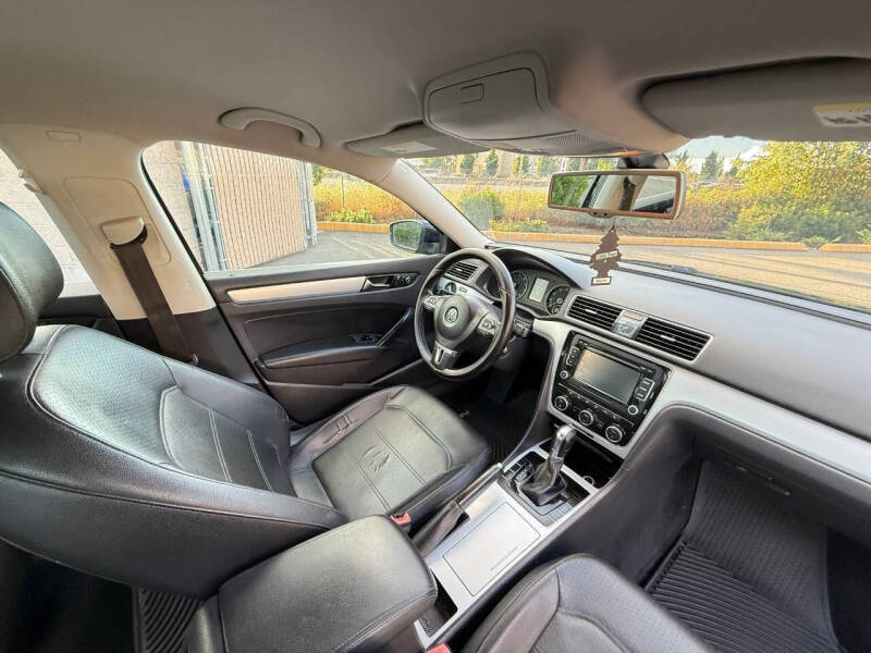 2012 Volkswagen Passat SE PZEV