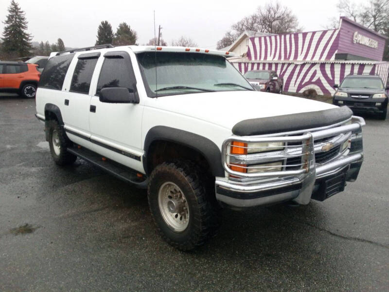1996 Chevrolet Suburban's photo